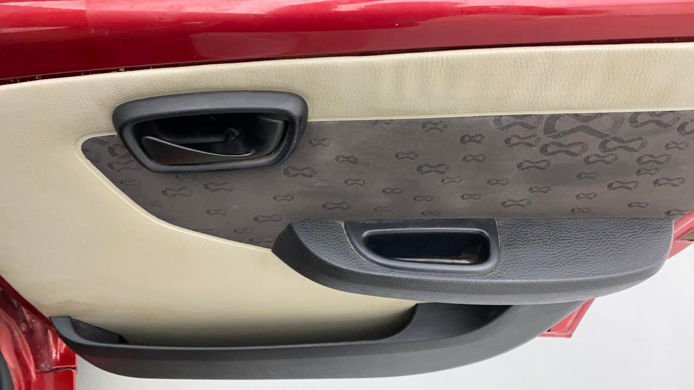 2015 Tata Nano TWIST XTA, Petrol, Automatic, 22,704 km, Driver Side Door Panels Control