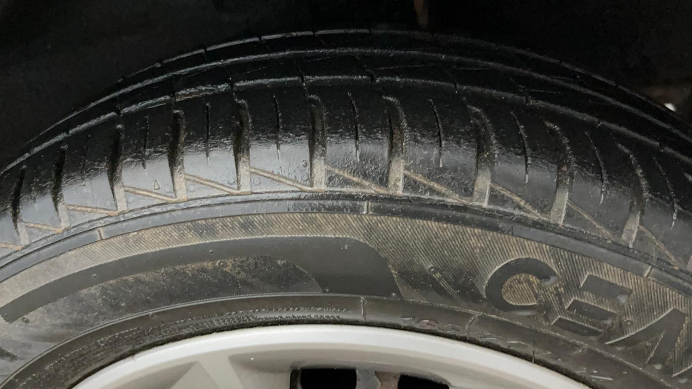 2020 Renault Kwid RXT 1.0, Petrol, Manual, 50,399 km, Left Rear Tyre Tread