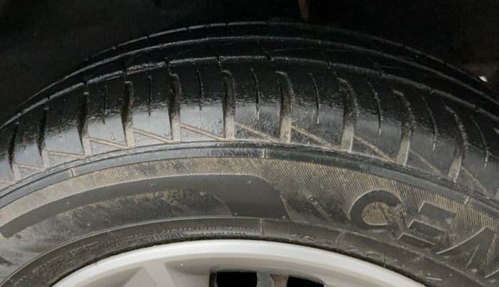 2020 Renault Kwid RXT 1.0, Petrol, Manual, 50,399 km, Left Rear Tyre Tread