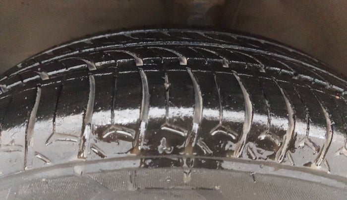 2017 Maruti Wagon R 1.0 VXI AMT, Petrol, Automatic, 89,064 km, Left Front Tyre Tread