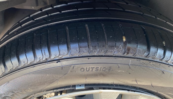 2017 Maruti Ciaz DELTA DIESEL 1.3, Diesel, Manual, 70,082 km, Right Rear Tyre Tread