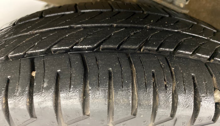 2020 Maruti Eeco 5 STR CNG WITH AC PLUSHTR, CNG, Manual, 26,076 km, Left Front Tyre Tread