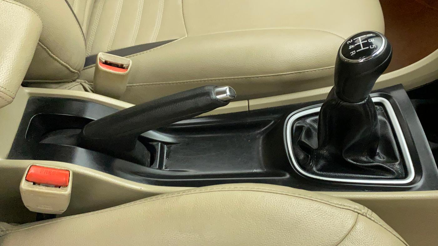 2014 Maruti Ciaz ZXI, Petrol, Manual, 70,714 km, Gear Lever