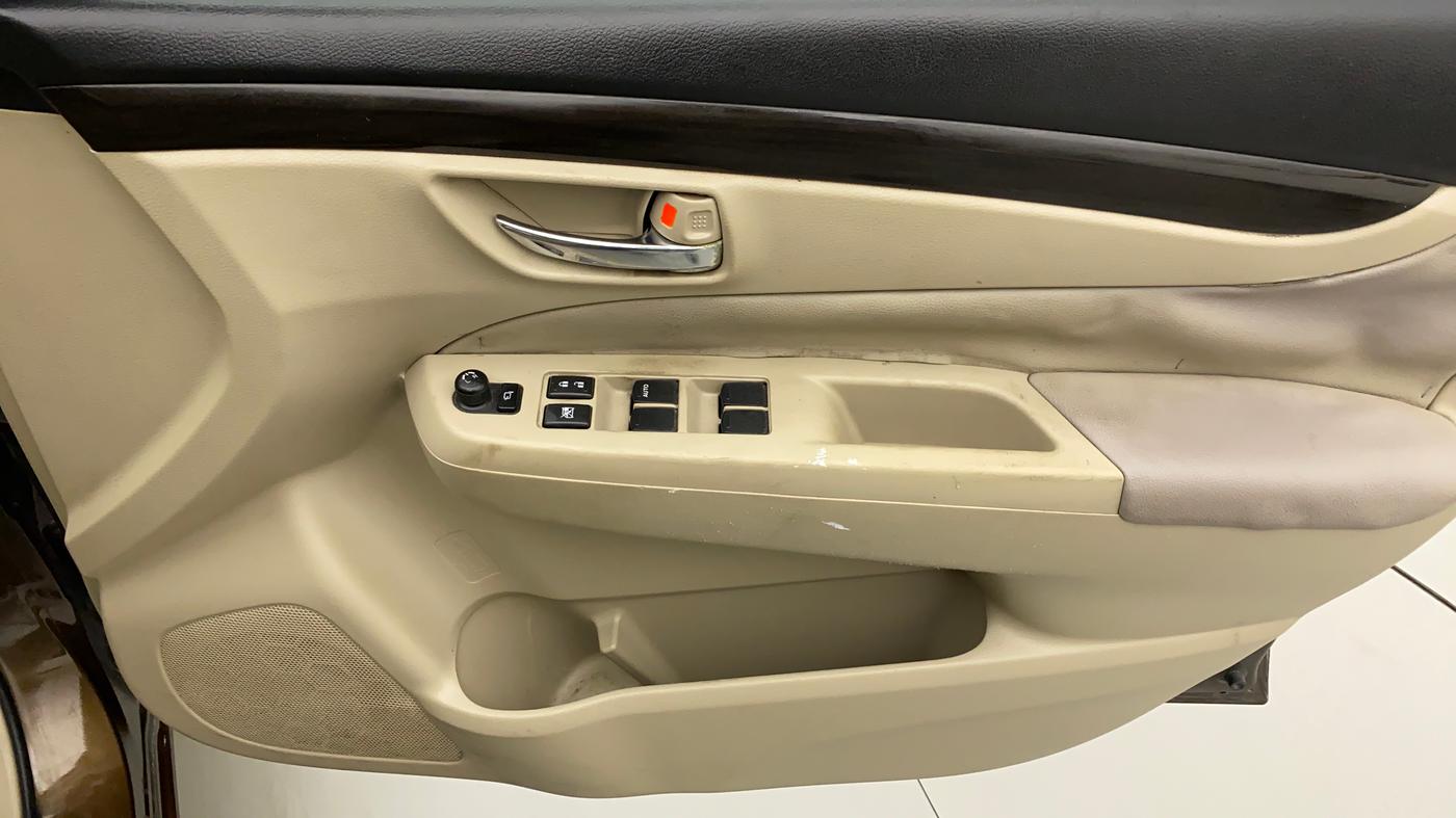 2014 Maruti Ciaz ZXI, Petrol, Manual, 70,714 km, Driver Side Door Panels Control