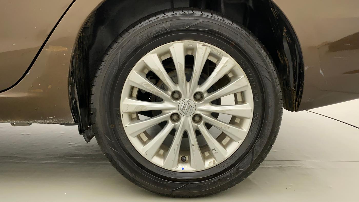 2014 Maruti Ciaz ZXI, Petrol, Manual, 70,714 km, Left Rear Wheel