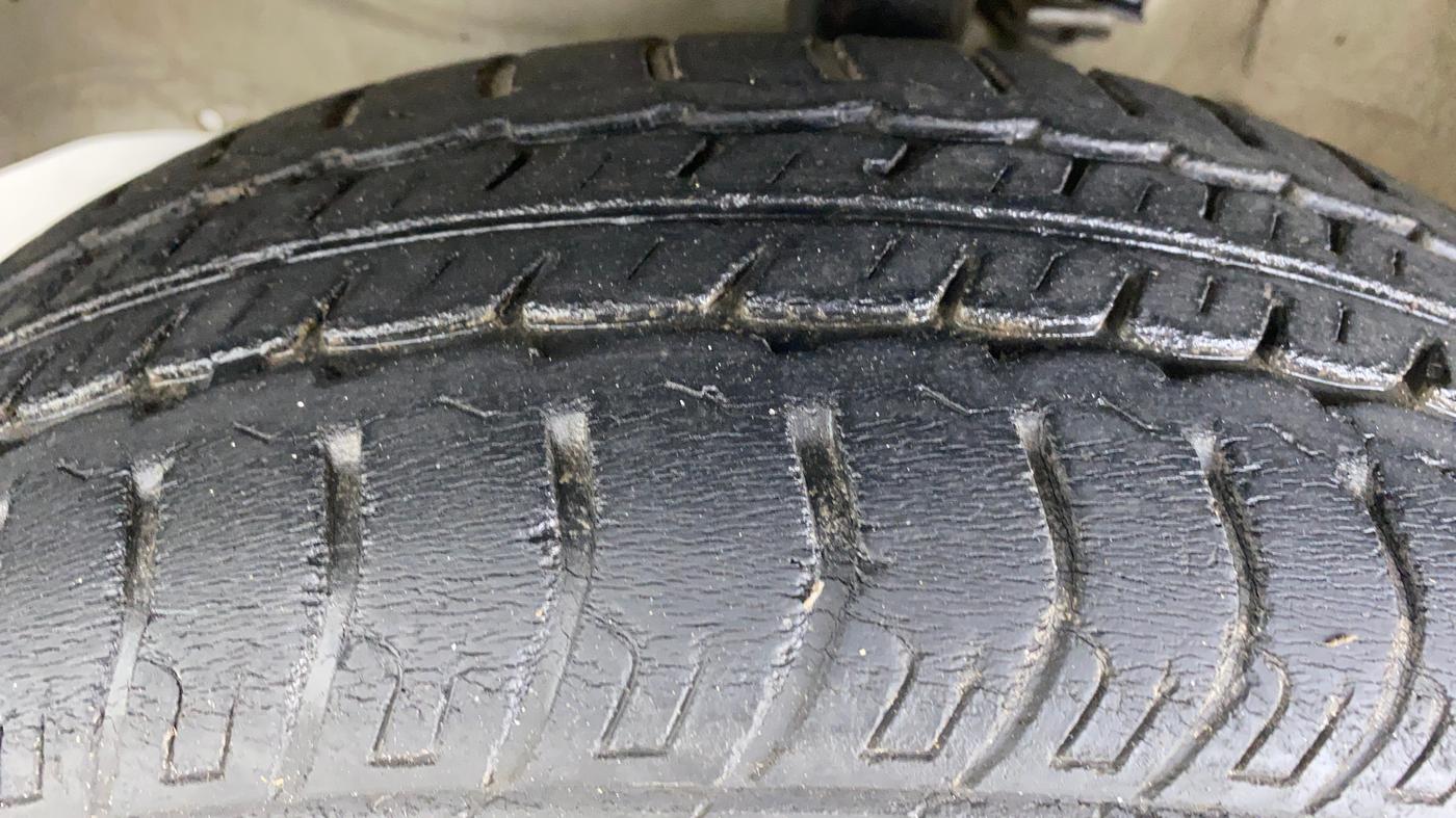 2010 Maruti Wagon R 1.0 VXI, Petrol, Manual, 15,588 km, Left Front Tyre Tread