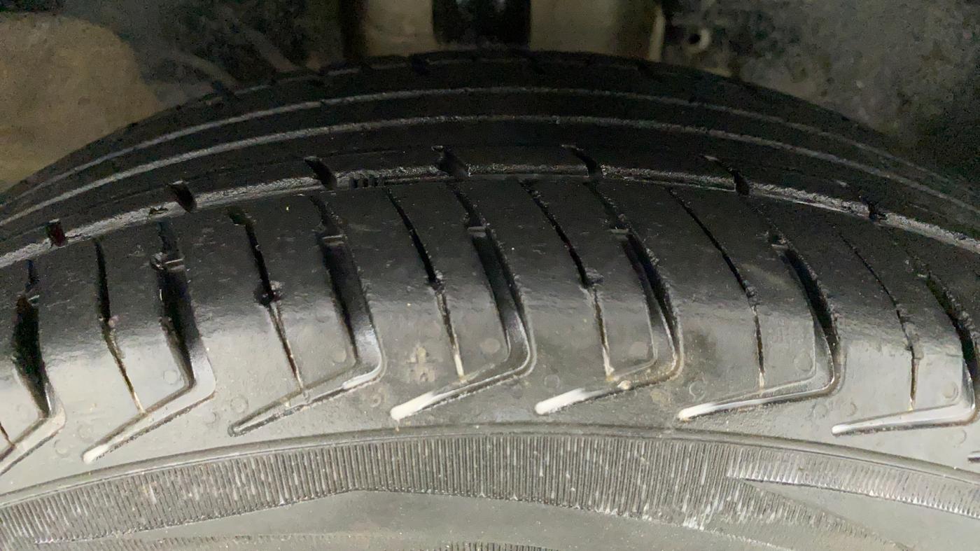 2018 Renault Kwid RXL, Petrol, Manual, 51,470 km, Right Front Tyre Tread