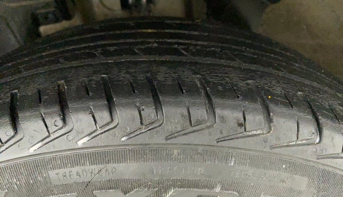 2018 Renault Kwid RXL, Petrol, Manual, 51,470 km, Left Front Tyre Tread
