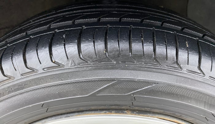 2013 Hyundai Grand i10 SPORTS 1.2 VTVT, Petrol, Manual, 31,165 km, Right Front Tyre Tread
