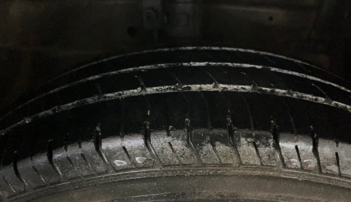 2014 Maruti Swift Dzire VXI, CNG, Manual, 62,749 km, Right Front Tyre Tread