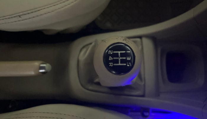 2014 Maruti Swift Dzire VXI, CNG, Manual, 62,749 km, Gear Lever