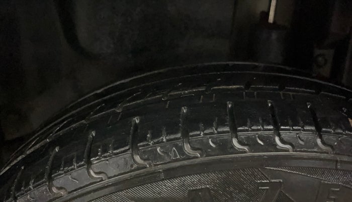 2014 Maruti Swift Dzire VXI, CNG, Manual, 62,749 km, Left Rear Tyre Tread