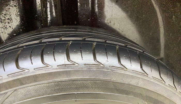 2013 Volkswagen Polo HIGHLINE1.2L, Petrol, Manual, 56,011 km, Right Rear Tyre Tread