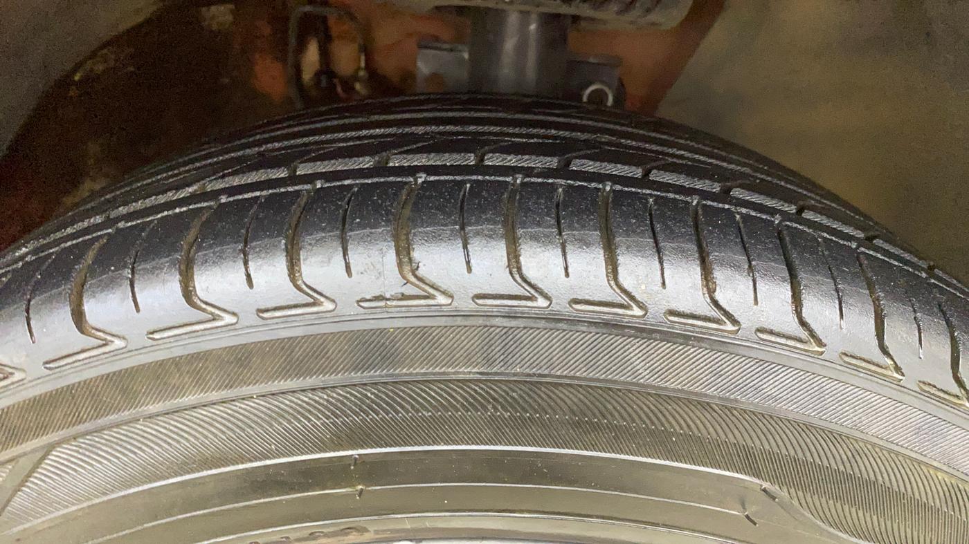 2013 Volkswagen Polo HIGHLINE1.2L, Petrol, Manual, 56,011 km, Right Front Tyre Tread