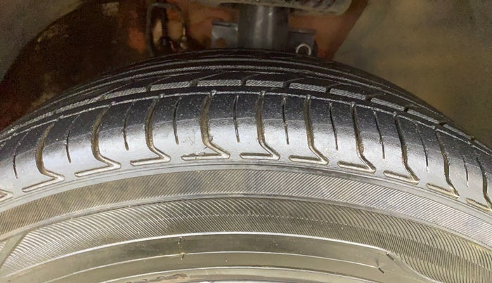 2013 Volkswagen Polo HIGHLINE1.2L, Petrol, Manual, 56,011 km, Right Front Tyre Tread