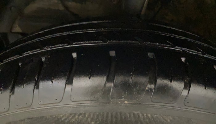 2022 Maruti Swift VXI, Petrol, Manual, 33,712 km, Left Front Tyre Tread