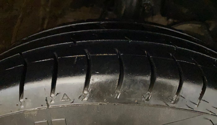 2022 Maruti Swift VXI, Petrol, Manual, 33,712 km, Right Front Tyre Tread