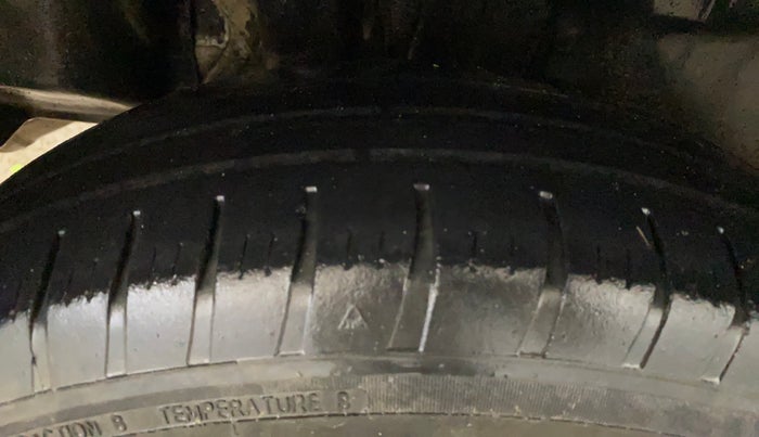 2022 Maruti Swift VXI, Petrol, Manual, 33,712 km, Right Rear Tyre Tread