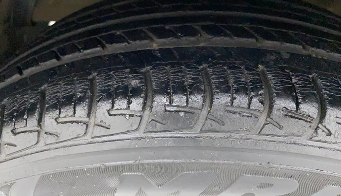 2017 Maruti Baleno DELTA PETROL 1.2, Petrol, Manual, 41,080 km, Left Front Tyre Tread