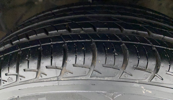 2017 Maruti Baleno DELTA PETROL 1.2, Petrol, Manual, 41,080 km, Right Front Tyre Tread