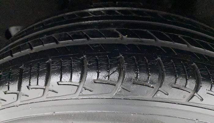 2017 Maruti Baleno DELTA PETROL 1.2, Petrol, Manual, 41,080 km, Left Rear Tyre Tread