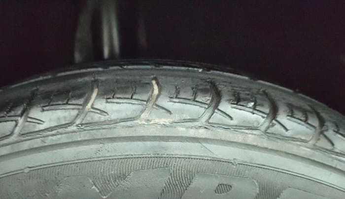 2016 Maruti Baleno DELTA PETROL 1.2, Petrol, Manual, 83,624 km, Right Rear Tyre Tread
