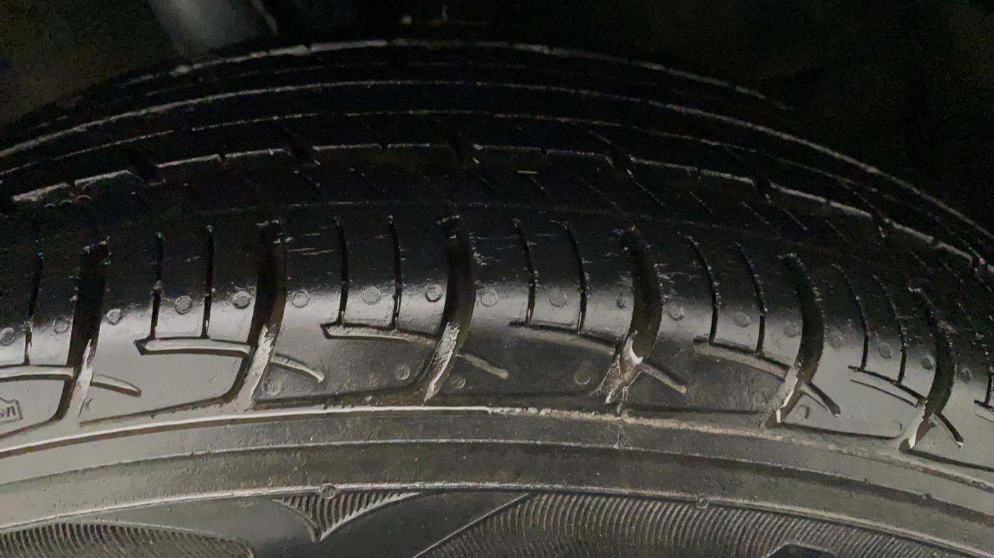 2016 Maruti Baleno DELTA PETROL 1.2, Petrol, Manual, 43,408 km, Left Front Tyre Tread