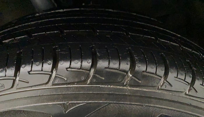 2016 Maruti Baleno DELTA PETROL 1.2, Petrol, Manual, 43,408 km, Left Front Tyre Tread