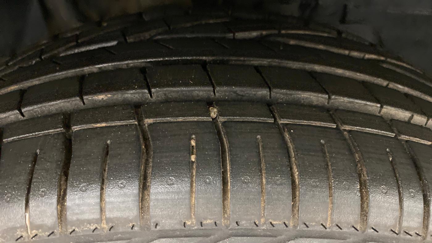 2019 Tata NEXON XZA + 1.2 PETROL A/T, Petrol, Automatic, 28,195 km, Right Front Tyre Tread