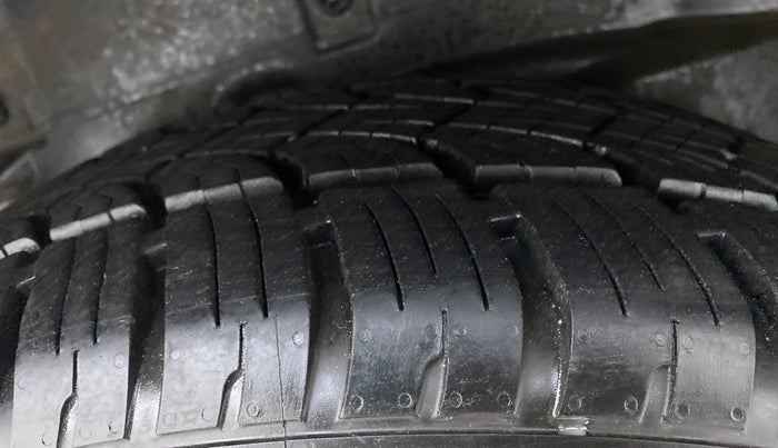 2018 Tata Hexa Varicor 400 XTA, Diesel, Automatic, 37,579 km, Right Rear Tyre Tread
