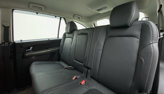 2018 Tata Hexa Varicor 400 XTA, Diesel, Automatic, 37,579 km, Right Side Rear Door Cabin