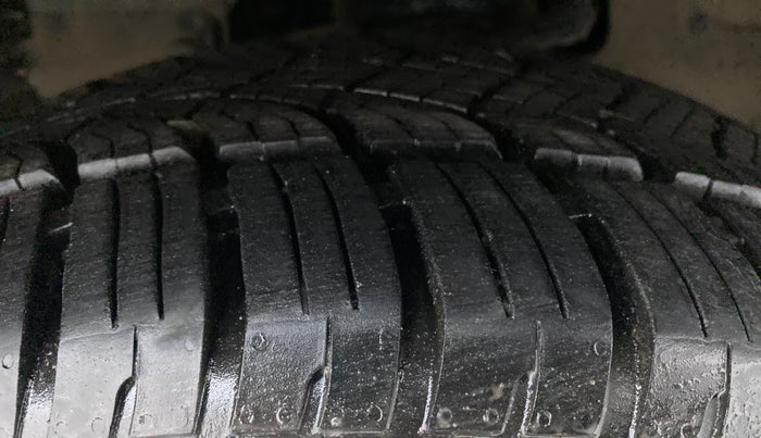 2018 Tata Hexa Varicor 400 XTA, Diesel, Automatic, 37,579 km, Right Front Tyre Tread