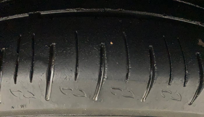 2022 Mahindra XUV700 AX 5 D MT 7 STR, Diesel, Manual, 69,334 km, Right Front Tyre Tread