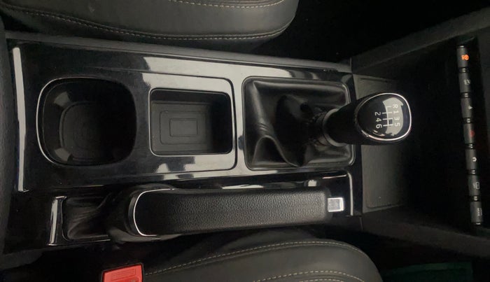 2022 Mahindra XUV700 AX 5 D MT 7 STR, Diesel, Manual, 69,334 km, Gear Lever