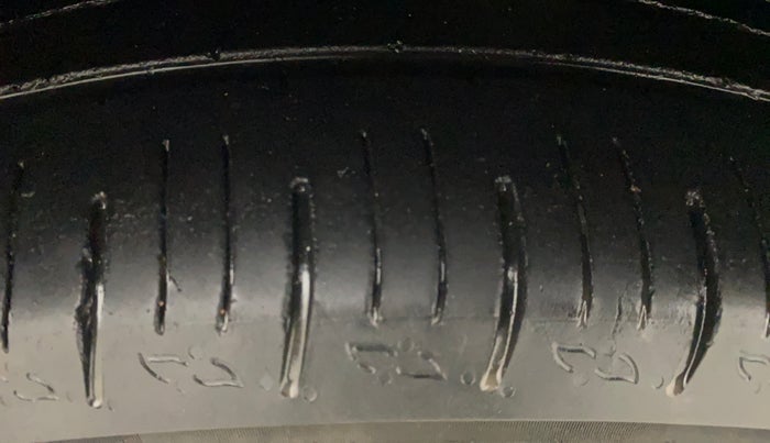 2022 Mahindra XUV700 AX 5 D MT 7 STR, Diesel, Manual, 69,334 km, Left Front Tyre Tread