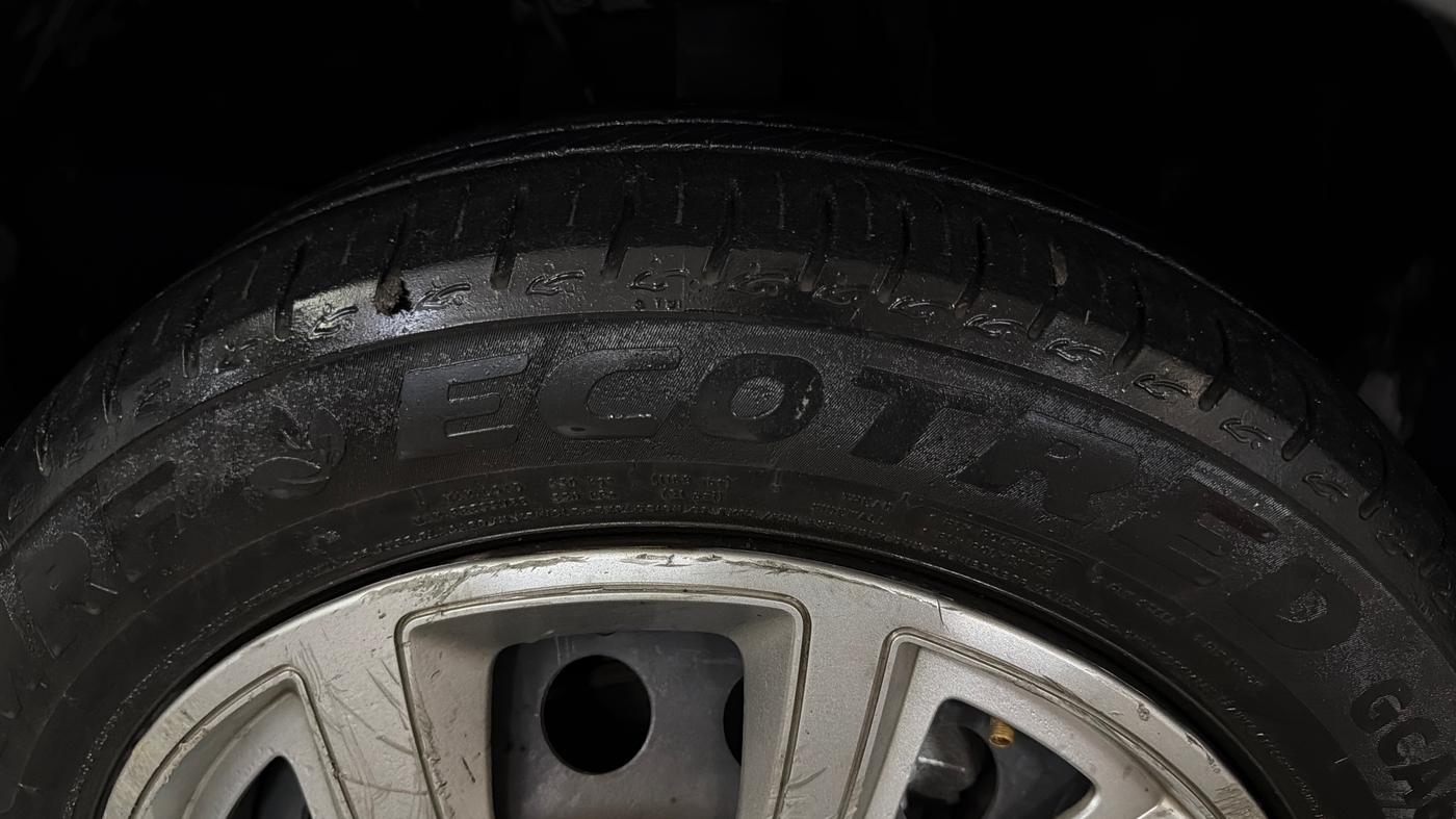 2023 Tata ALTROZ XTA, Petrol, Automatic, 28,205 km, Right Front Tyre Tread