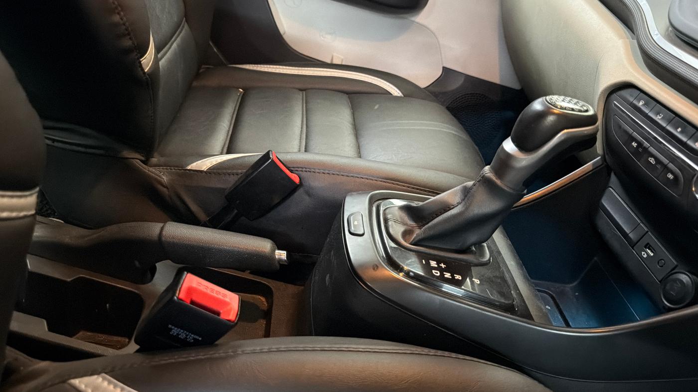 2023 Tata ALTROZ XTA, Petrol, Automatic, 28,205 km, Gear Lever