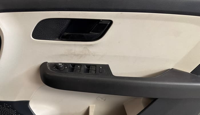 2023 Tata ALTROZ XTA, Petrol, Automatic, 28,205 km, Driver Side Door Panels Control