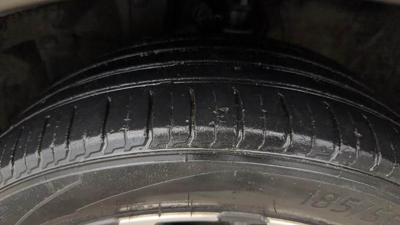 2017 Honda City 1.5L I-VTEC VX, Petrol, Manual, 1,10,963 km, Left Front Tyre Tread