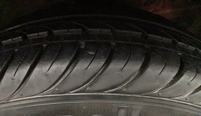 2017 Hyundai Eon MAGNA +, Petrol, Manual, 20,369 km, Left Front Tyre Tread