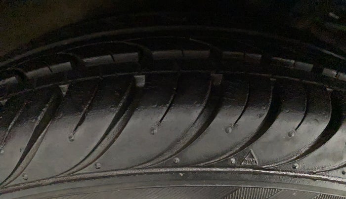 2017 Hyundai Eon MAGNA +, Petrol, Manual, 20,369 km, Right Rear Tyre Tread