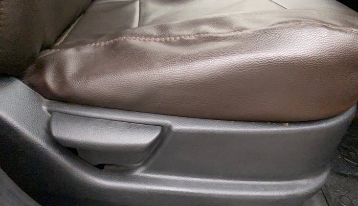 2017 Hyundai Eon MAGNA +, Petrol, Manual, 20,369 km, Driver Side Adjustment Panel