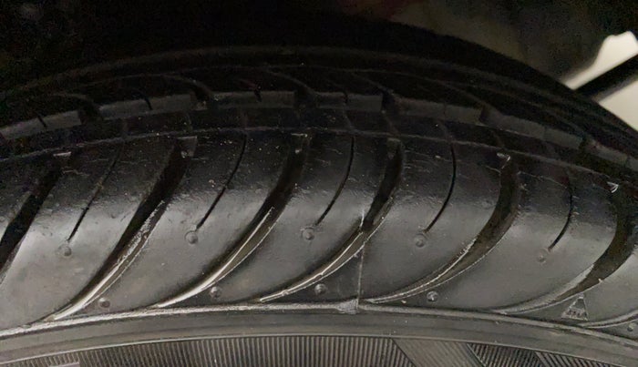 2017 Hyundai Eon MAGNA +, Petrol, Manual, 20,369 km, Left Rear Tyre Tread