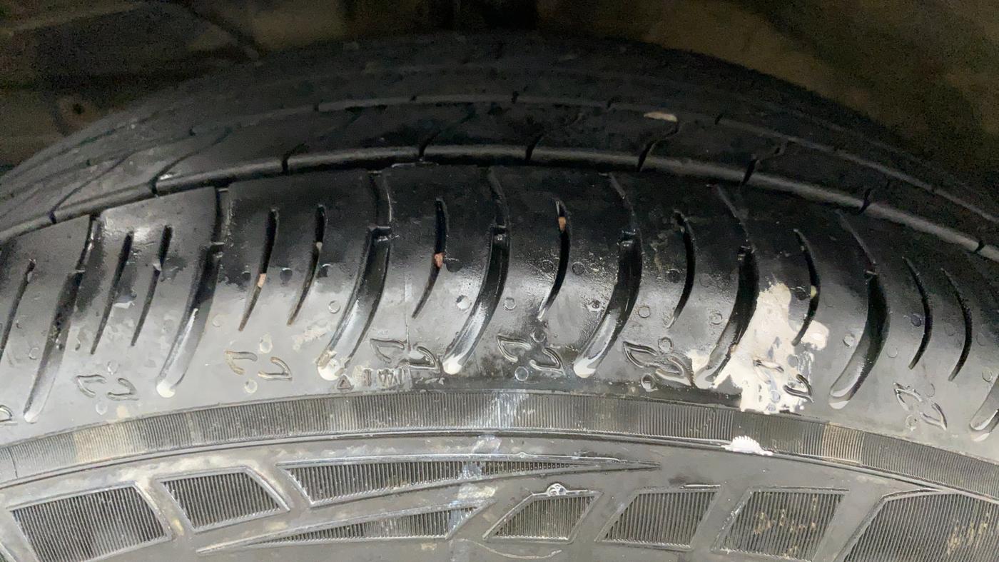 2016 Maruti Baleno DELTA CVT PETROL 1.2, CNG, Automatic, 1,13,205 km, Left Front Tyre Tread