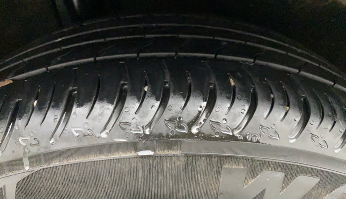 2016 Maruti Baleno DELTA CVT PETROL 1.2, CNG, Automatic, 1,13,205 km, Right Rear Tyre Tread