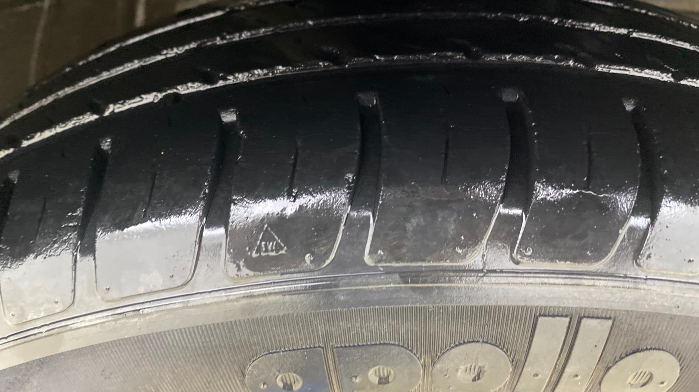 2020 Maruti Swift VXI AMT, Petrol, Automatic, 50,705 km, Right Front Tyre Tread