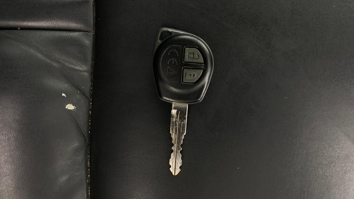 2020 Maruti Swift VXI AMT, Petrol, Automatic, 50,705 km, Key Close Up