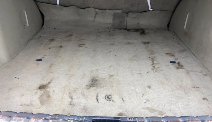 2015 Nissan Terrano XV D THP PREMIUM 110 PS, Diesel, Manual, 74,691 km, Boot Inside