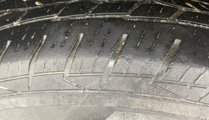 2015 Nissan Terrano XV D THP PREMIUM 110 PS, Diesel, Manual, 74,691 km, Right Rear Tyre Tread