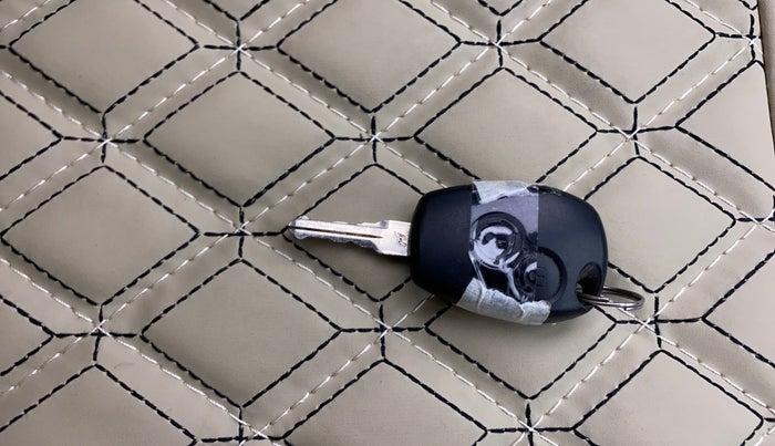 2015 Nissan Terrano XV D THP PREMIUM 110 PS, Diesel, Manual, 74,691 km, Key Close Up